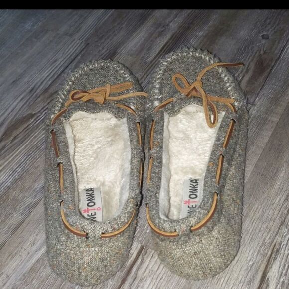 Minnetonka grayish tweed moccasins Sz 8. EUC only worn a few times - Picture 3 of 8